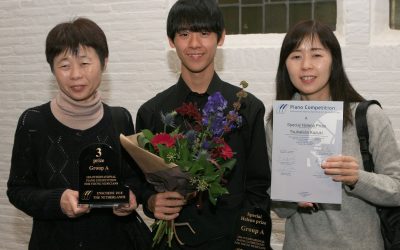 Kazuki Tsubakida with his mother and the teacher